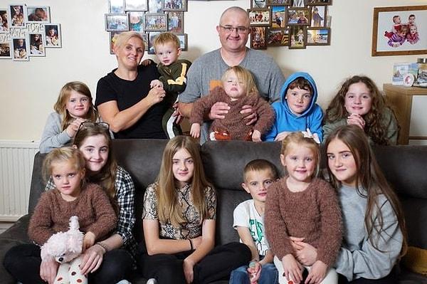 12  çocuğu olan Zoe ve Ben Sullivan çifti ile tanışın. İskoçya'da yaşayan çift, ülkenin en büyük aileleri arasında yer alıyor.
