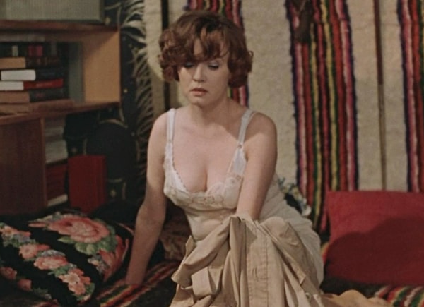 5. Она скрывала недостатки фигуры