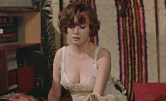 Почему советские женщины носили комбинацию под одеждой