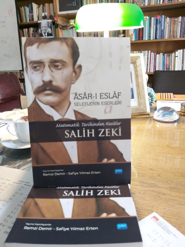 Ve bir Türk bilim tarihçisinin yurt dışında yazdığı ilk makale olan "Hint Rakamları Üzerine" adlı makaleyi 1889'da yayımlar. Bunun yanında bir taraftan Mektep-i Mülkiyye'de ders verirken bir taraftan da Asar-ı Eslaf başlığında bilim tarihi yazıları yazar.