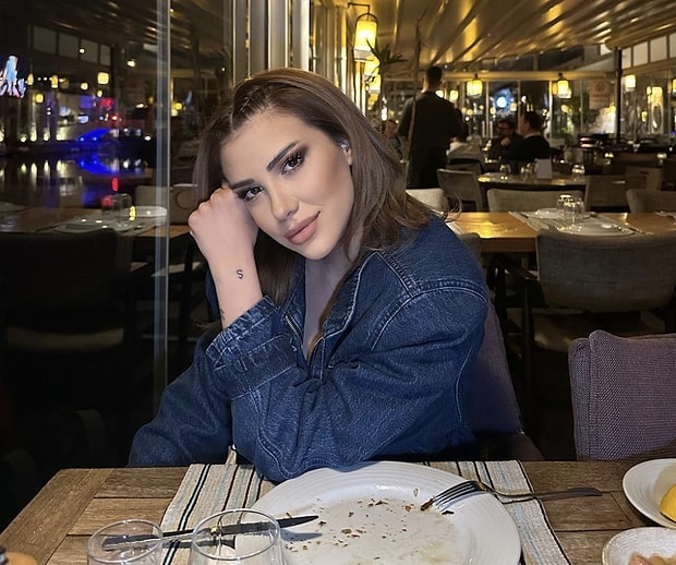 TikTok'ta açtığı canlı yayında Hanife Bozdağ'a seslenen Melis Hakkını bana helal et bacım, ben sana bana attığın dayak için hakkımı helal ediyorum. İyi ki bana o dayağı atmışsın. diyerek özür diledi.