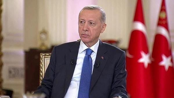HDP'nin tutuklu eski Eş Genel Başkanı Selahattin Demirtaş'ı hedef alan Cumhurbaşkanı Erdoğan, "Diyarbakır'da 51 yavrumuzun ölümüne neden olan Selo değil mi? Selo'nun kendisi Kürt değil Zaza'dır. Kürt kardeşlerimizin ölümü üstünden kendine rant devşirmeye çalışıyor" dedi.