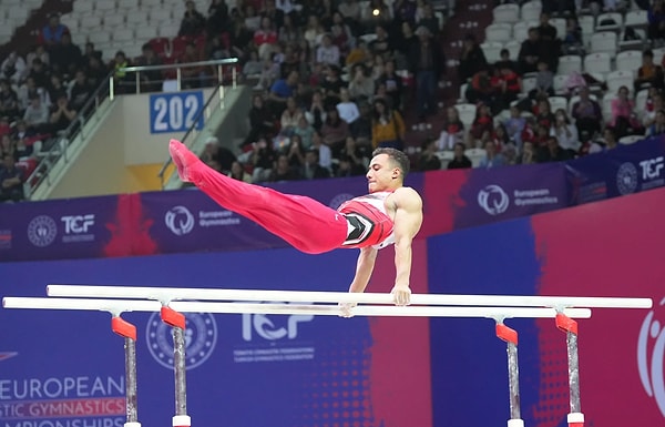 Antalya'da düzenlenen Artistik Cimnastik Avrupa Şampiyonası Erkekler Genel Tasnif Finalleri'nde yarışan milli sporcumuz, zirvede yer aldı