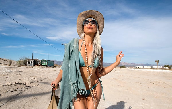 На протяжении многих лет Ясмина также строила карьеру актрисы, появляясь в таких фильмах, как «Безвременная красота», «Релеватор» и «Травяные угодья»