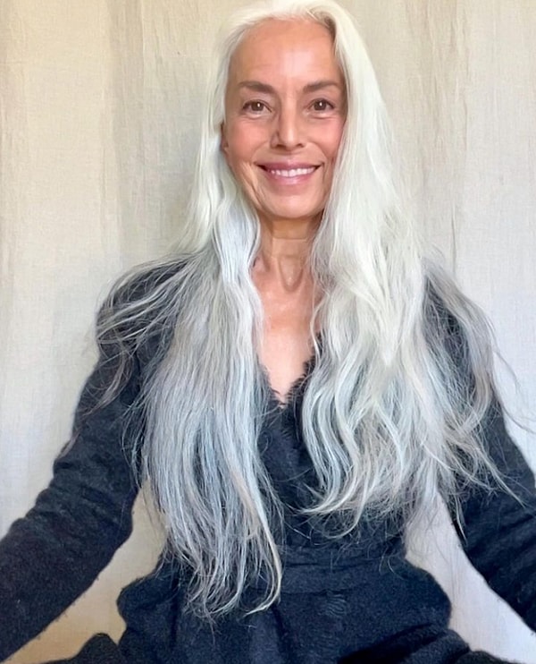 Она родилась в декабре 1955 года на острове Корсика, Франция, где провела все детство