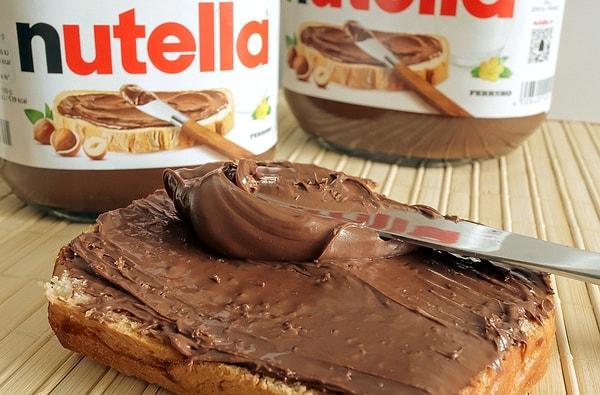 2. Fransa'da bir kız çocuğuna 'Nutella' ismi koydukları için aile mahkemelik olmuştu. Davada bu ismin küçük düşürücü olduğu ve kızla sürekli dalga geçilmesine neden olacağı söylenmişti.