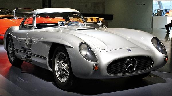 10. 2022'de 143 milyon dolara satılan 1955 Mercedes-Benz SLR artık dünyanın en pahalı arabası haline geldi!