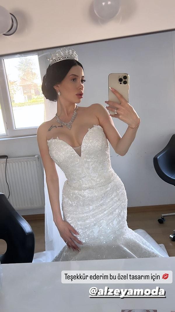 Cansel Ayanoğlu, gelinlik giydiği bir fotoğrafı Instagram hesabında paylaştı.