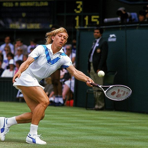 Ertesi yıl, tenis efsanesi Martina Navratilova, mavi çizgili eteğinin kurallara uygun olmadığını söylediklerinde turnuva yetkililerinin "çok ileri gittiklerini" söyledi.