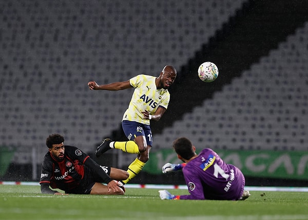 Fenerbahçe ile Ankaragücü arasında oynana ligin ilk yarısındaki maçı, Fenerbahçe 3-0'lık skorla kazanmıştı.