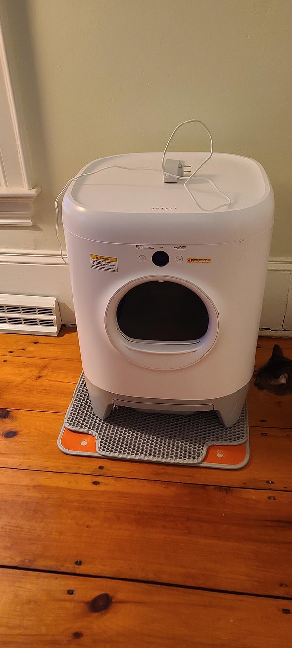 8. Самоочищающийся туалет для кошек (новый, на минуточку, стоит около $600).