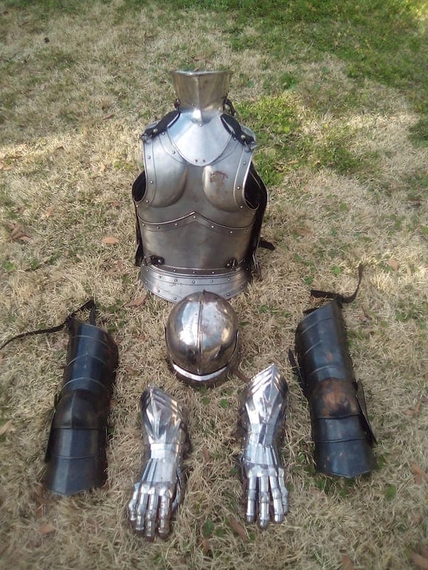 9. Да-да, выбрасывают и такие доспехи!