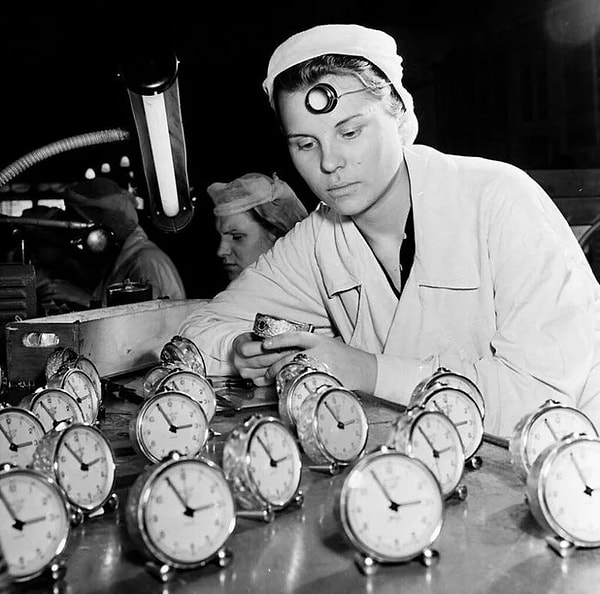 4. Для женщин в СССР, которые сильно зависели от общественного мнения, считалось позорным находиться в длительных отношениях и не регистрировать брак с избранным мужчиной.