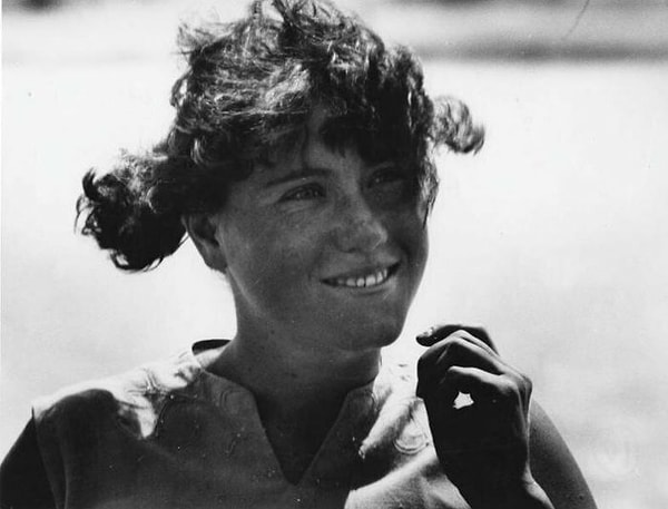 6. Тогда не было косметики для ухода за кожей, и, честно говоря, мало кто задумывался о том, как бороться со следами усталости на лице и сохранять молодость.