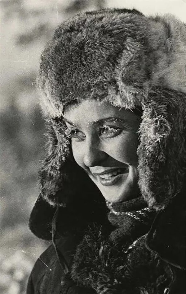 13. Женщины в СССР часто ставили интересы своей семьи и окружающих выше своих личных стремлений и желаний, что было распространенной практикой.