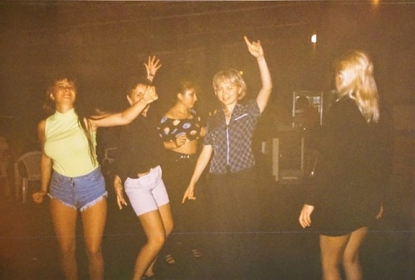 4. Да, сейчас вечеринки уже не те...