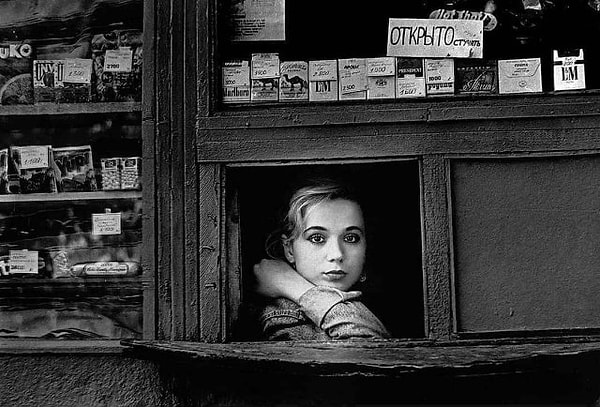 5. Ну какая красивая продавец в киоске 😍