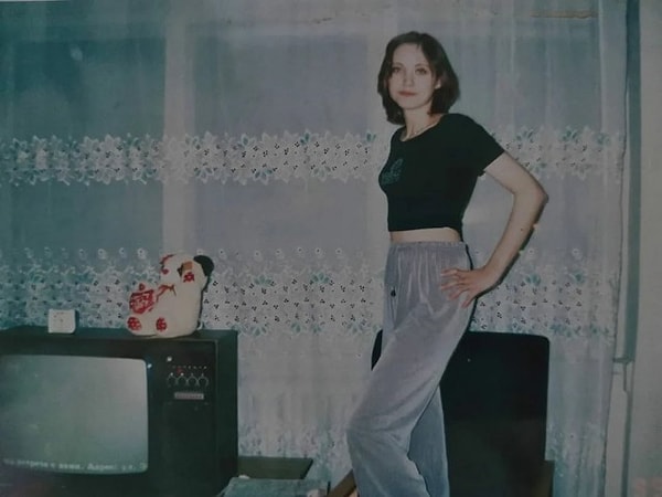 18. Фотки на фоне штор – классика 2000-х!