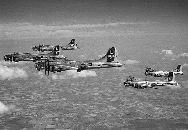 12. Savaşta, havacılar gaz çıkardıkları için ölüyordu: 20 bin ft. (6096 m) yüksekliğe çıkan ve kabin basıncı olmayan bir uçakta, mide gazlarının hacmi yüzde 300 oranında artar.