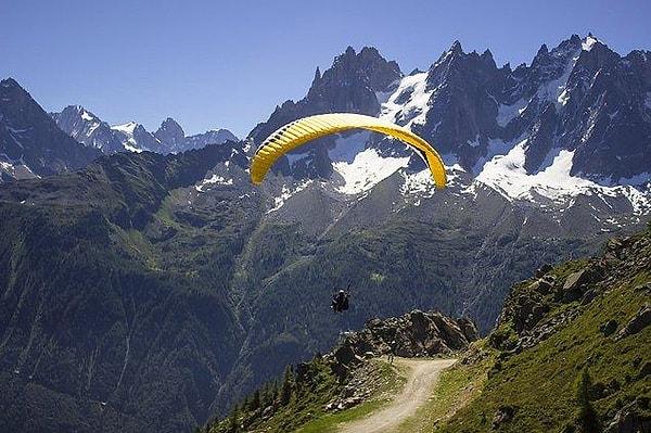 The area is ideal for paragliding.