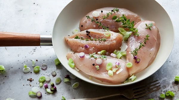 6. Tavukta bulunan salmonella bakterisi nedeniyle iki kişi öldü.