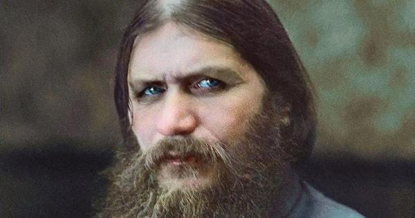 4. Grigori Rasputin, kendini kutsal bir adam olarak gören bir Rus mistikti ve Rus İmparatoru II. Nikolay'ın ailesiyle arası iyiydi.