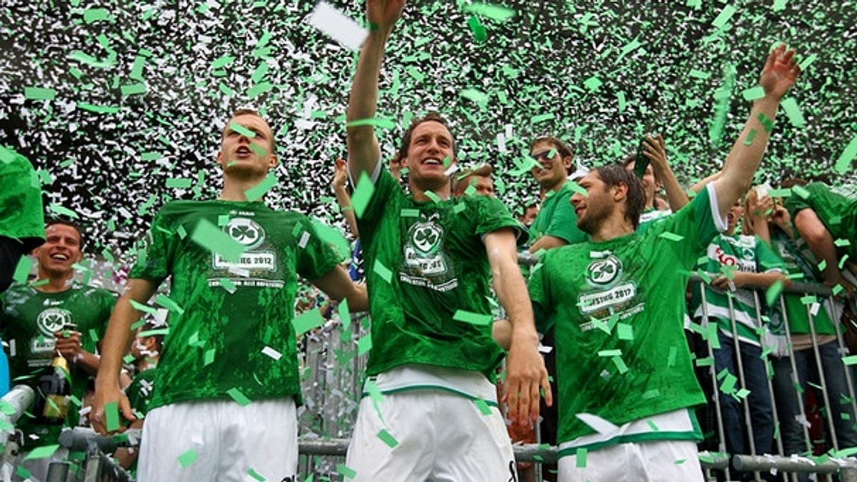 Almanya Bundesliga 2. Lig Ekiplerinden Greuther Fürth Taraftarlarının