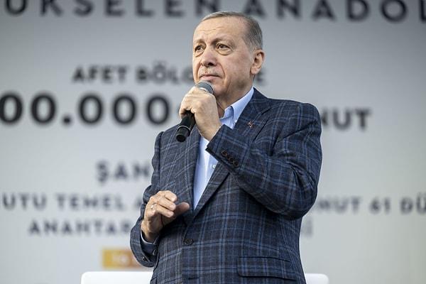 Konuşmasının bir bölümünde Harran Üniversitesi'ne değinen Erdoğan, "Kardeşlerim, Harran Üniversitesi’ni kim yaptı? Bundan sonra da yapacağız. Ötekiler sadece konuşmayı bilir. Biz ise söylediğimiz her şeyi yapmayı namus borcu olarak biliyoruz." ifadelerini kullandı.