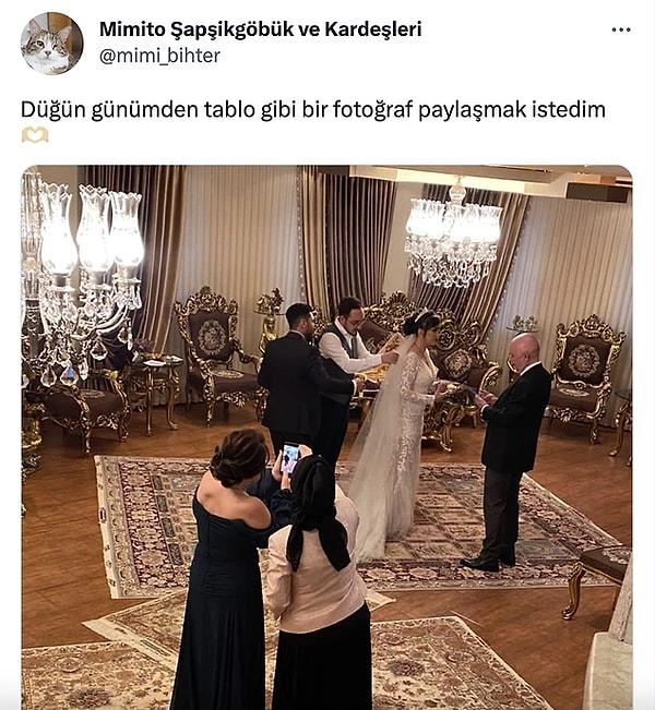 22. Bir Twitter kullanıcısı olan @mimi_bihter, en güzel günlerinden birisi olan düğün töreninden bir fotoğraf paylaştı. Gerek düğün mekanı gerek ise konuklarıyla adeta bir Kızılcık. Şerbeti setini anımsatan fotoğrafa birbirinden komik yorumlar geldi!