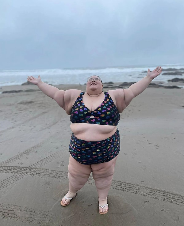 Блогерша и сторонница бодипозитива Джейлинн Чейни создала петицию, в которой призвала авиакомпании заботиться о путешественниках больших размеров