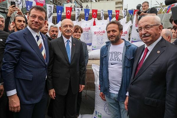 Millet İttifakı Cumhurbaşkanı adayı ve CHP Genel Başkanı Kemal Kılıçdaroğlu ve İstanbul Büyükşehir Belediye (İBB) Başkanı Ekrem İmamoğlu, bugün İBB'nin Çatalca'da düzenlediği sığır süt yemi ve mazot dağıtımı programına katıldı.