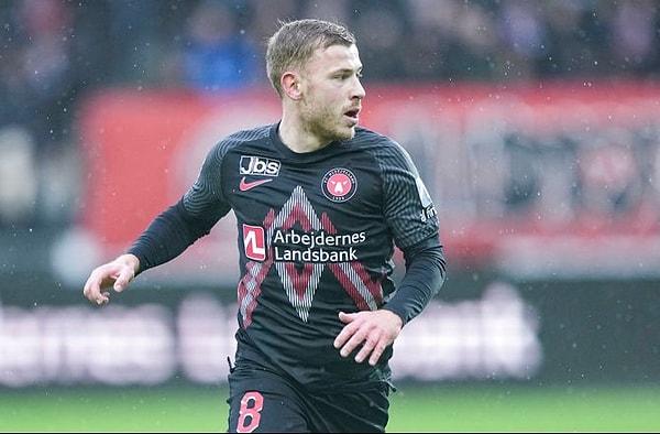 Danimarka ekibiyle toplam 13 maça çıkan 27 yaşındaki futbolcu, sadece 2 asist yapabilince takımdan ayrılmak durumunda kaldı.