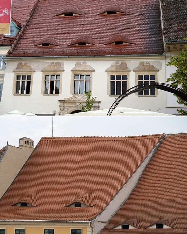 14. Sibiu'nun Gözleri, Romanya'daki Sibiu evlerinin çatılarında bulunan ikonik kaş çatı pencereleridir.