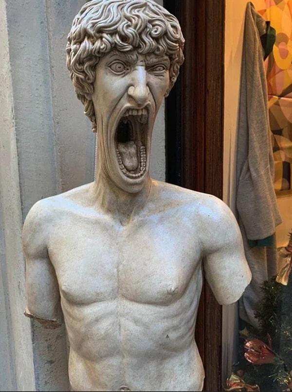 16. "İtalya gezim sırasında görüp aklıma kazınan en ilginç heykellerden..."