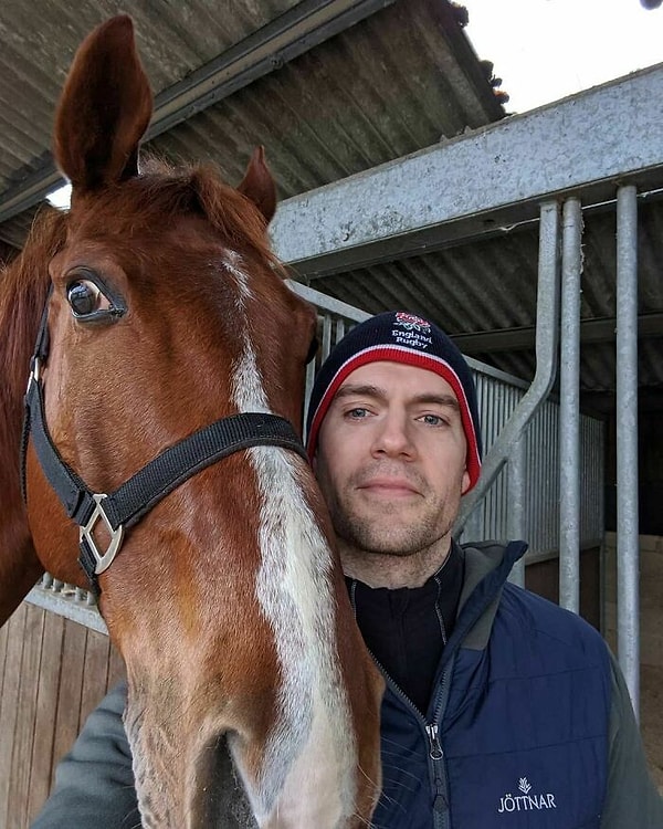 4. Генри Кавилл с Зевсом