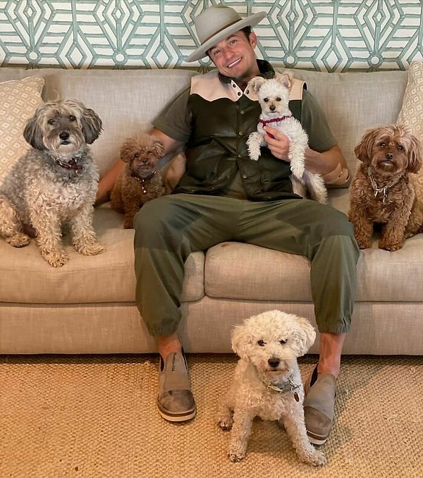 12. Орландо Блум и его стая собак