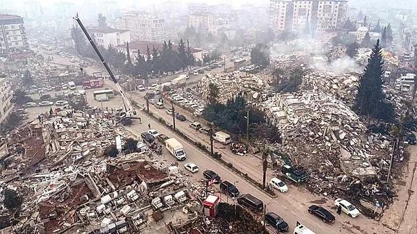 6 Şubat 2023 tarihinde Kahramanmaraş'ta meydana gelen 7.7 ve 7.6 büyüklüğündeki depremler 11 ilimizde yıkıma neden oldu. Meydana gelen şiddetli depremlerin ardından bilanço günden düne ağırlaştı.