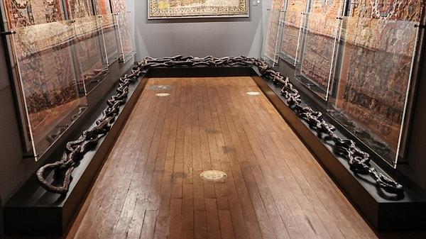 Osmanlı İmparatorluğu döneminde son açılan müze olan Türk İslam Eserleri Müzesi'nin Etnografya Bölümü'nde Haliç Zinciri'nin 21 metrelik bölümü ziyaretçilere açıldı.