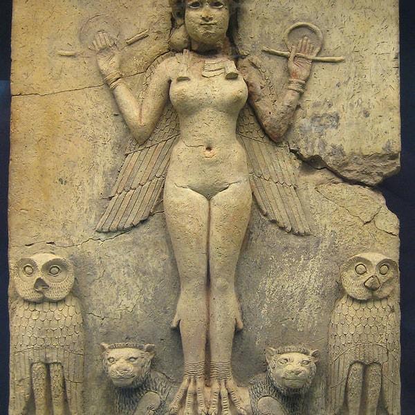 Yahudi mitolojisinden önce Lilith benzeri şeytanlar eski Sümerlerin, Asurluların ve Babillilerin kabuslarına musallat oluyorlardı. Sırasıyla lilu ve lilitu adlı erkek ve dişi şeytanlar, Sümer Gılgamış Destanında yer aldı.