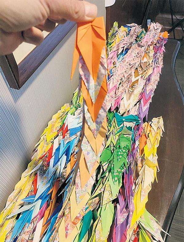 Japon heyet, Mukogawa Üniversitesi öğrencilerinin yaptığı 1000 turna kuşlu origamileri, deprem bölgesinde dağıtılması için Bahçeşehir Üniversitesi Rektörlüğü’ne teslim etti.