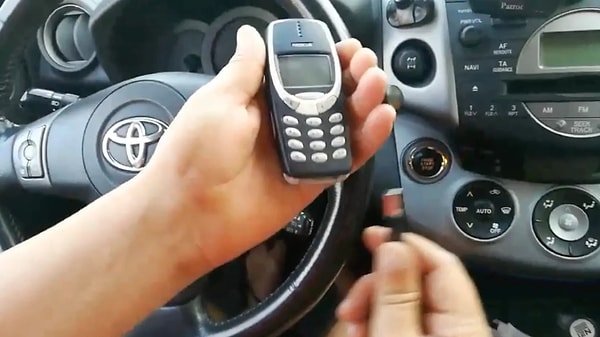 Sonrasında, görüntülerdeki Nokia 3310'un normal bir telefon olmadığı anlaşıldı. Bazı kötü amaçlı bilgisayar korsanlarının özel olarak ürettiği yazılımları, bu tür dikkat çekmeyen eski telefonlara yerleştirildiği ortaya çıktı.