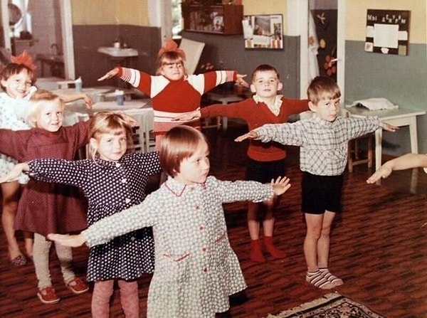 19. А помните, как делали в садике зарядку?