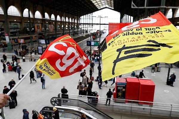 Fransa'da emeklilik yaşını 64'e yükselten yasayı protesto eden göstericiler Paris'teki tren garlarını ve Euronext borsa binasını bastı.