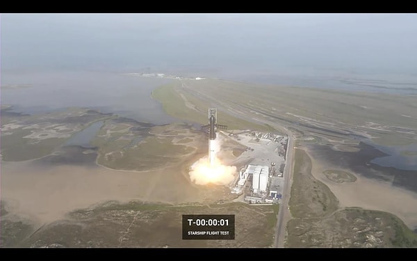 SpaceX’in sahibi Elon Musk, patlamanın ardından yaptığı açıklamada, SpaceX ekibini tebrik ederek, birkaç ay içinde yapılacak olan bir sonraki test uçuşu için çok şey öğrendiğini aktardı.