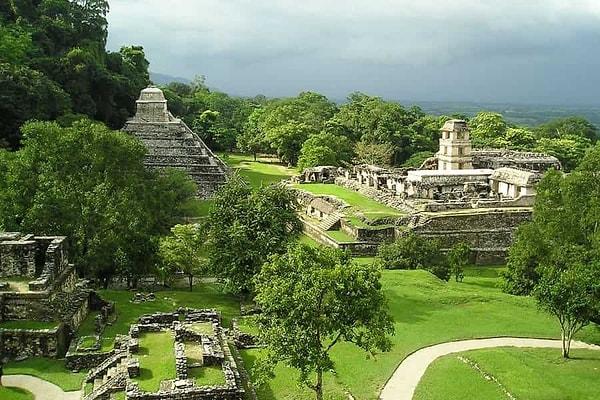 Mayalar Orta Amerika'da kurulan en eski uygarlıklardan bir tanesi olmasına rağmen gelişmesi uzun bir zaman aldı.