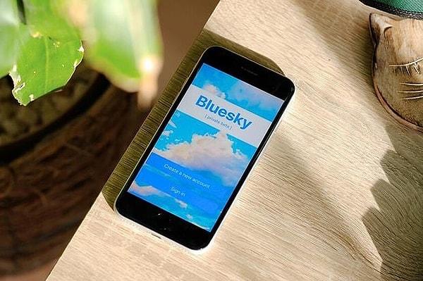 'Yeni Twitter' lakabıyla tanınan Bluesky, kullanıcıların kullanımına açıldı.