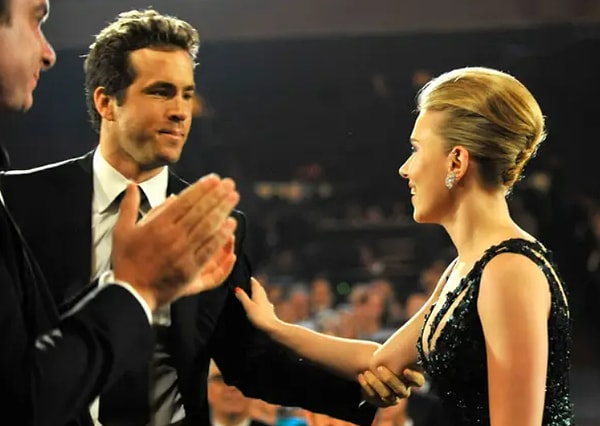 «Мы были женаты недолго, но все еще были в браке, когда я  встретилась с тобой на съемках „Железного человека“», — объяснила Скарлетт Гвинет