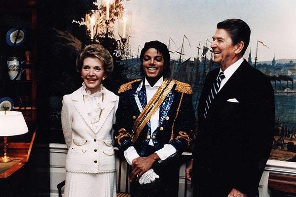 Ronald Reagan'ın 80'lerde Michael Jackson'ın şöhreti ve Sylvester Stallone filmleriyle Sovyetler Birliği'ne mesaj verdiği düşünülüyor.