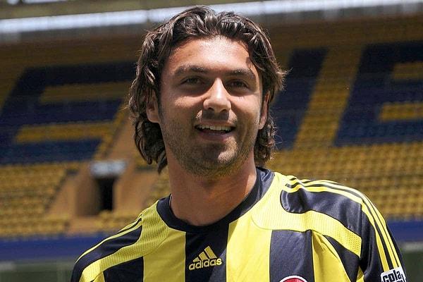 2008 yılında Fenerbahçe'ye transfer olan golcü futbolcu, dönemin teknik direktörü Luis Aragones ile yumruk yumruğa kavga ettiğini açıkladı..