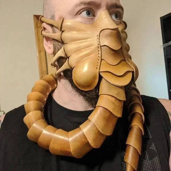 7. Это что, костюм на Хэллоуин?